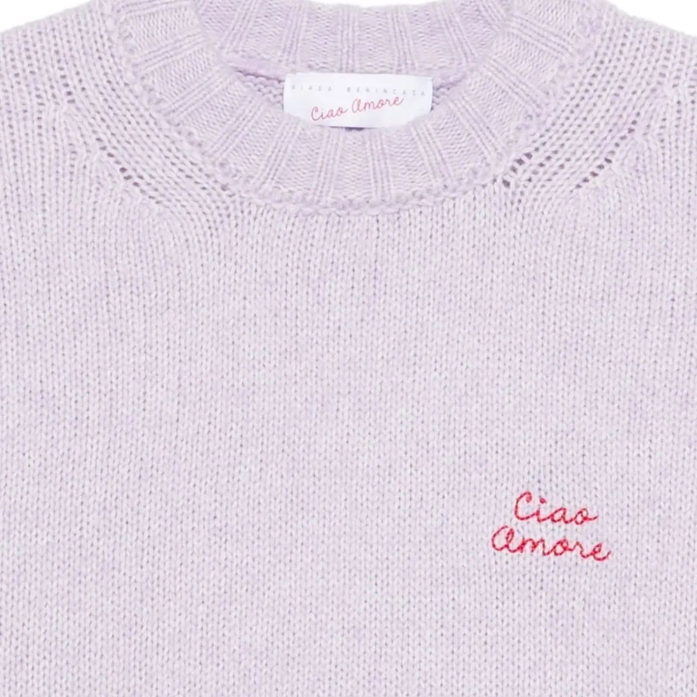 Свитер с круглым вырезом