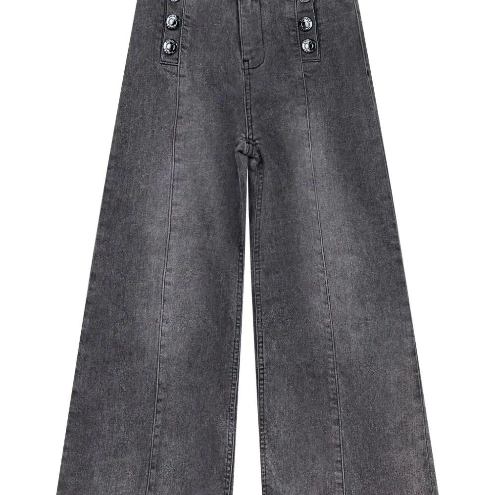 Джинсы с пуговицами