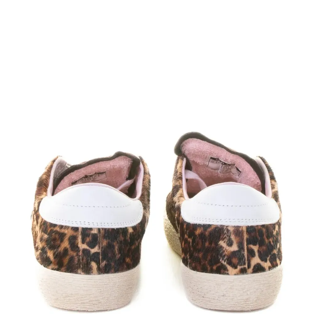 Замшевые кроссовки