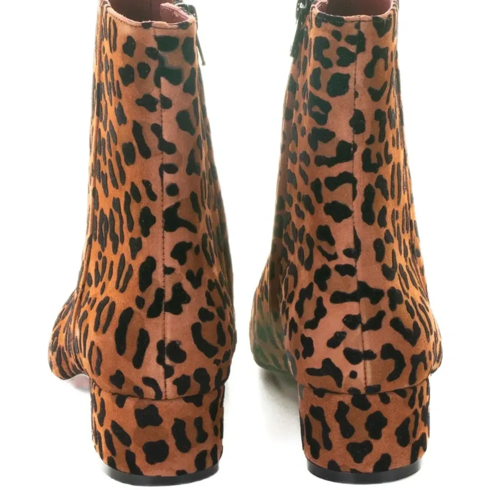 Ботильоны на толстом каблуке с леопардовым принтом