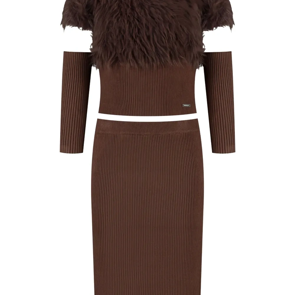 Комплект из трикотажной юбки в рубчик с искусственным мехом