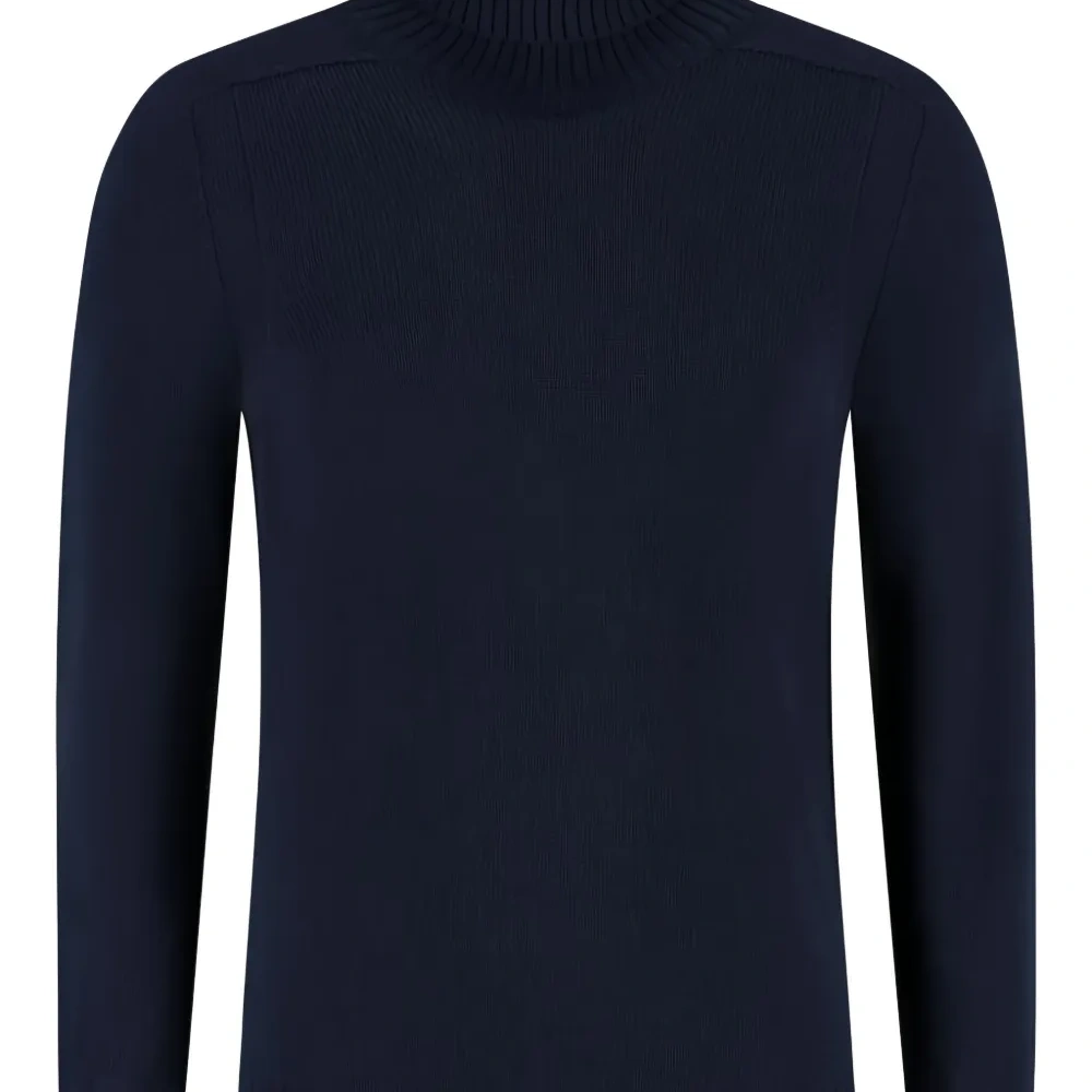 Свитер с высоким воротником