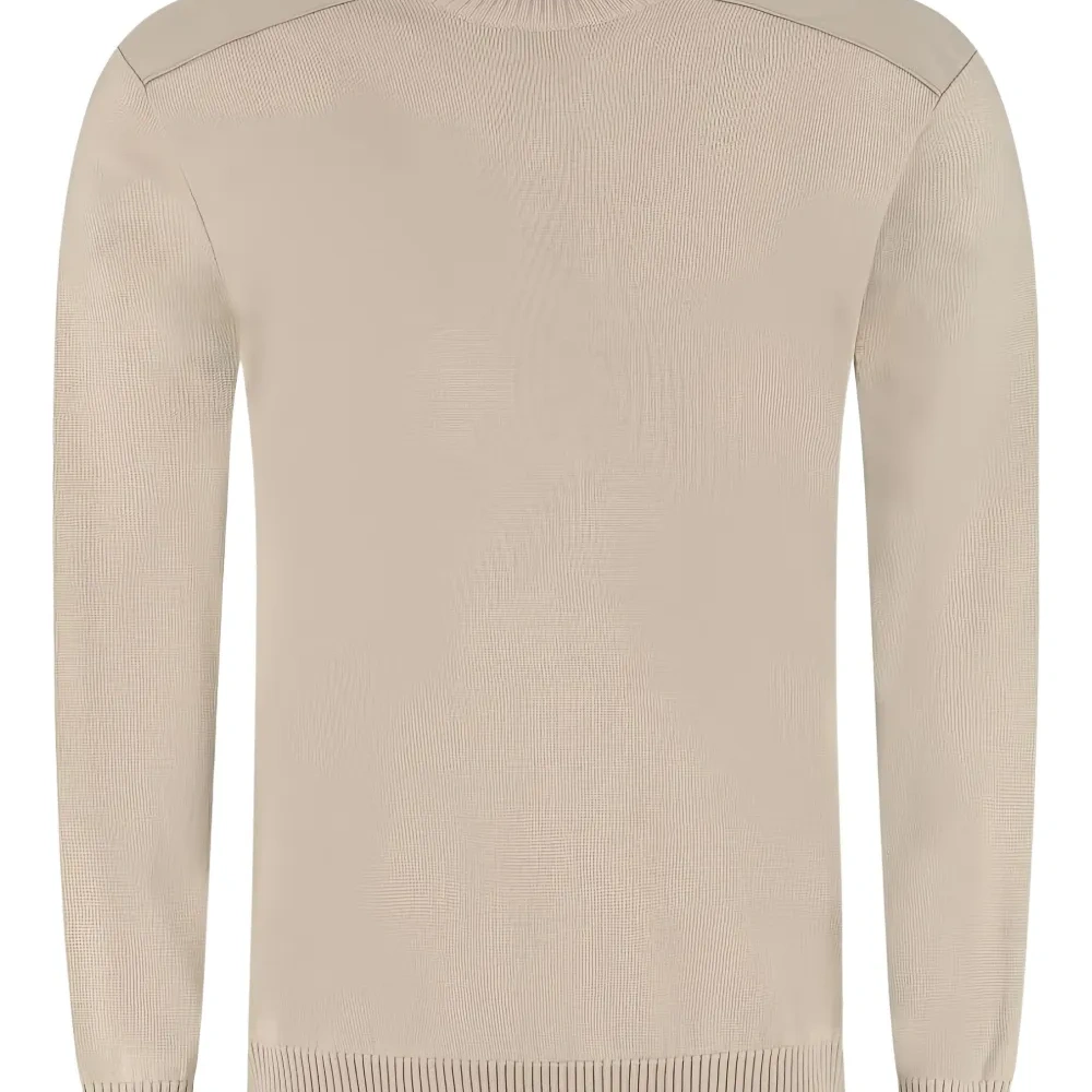 Свитер с круглым вырезом