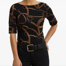 Футболка с принтом в виде ремня и вырезом "лодочка"