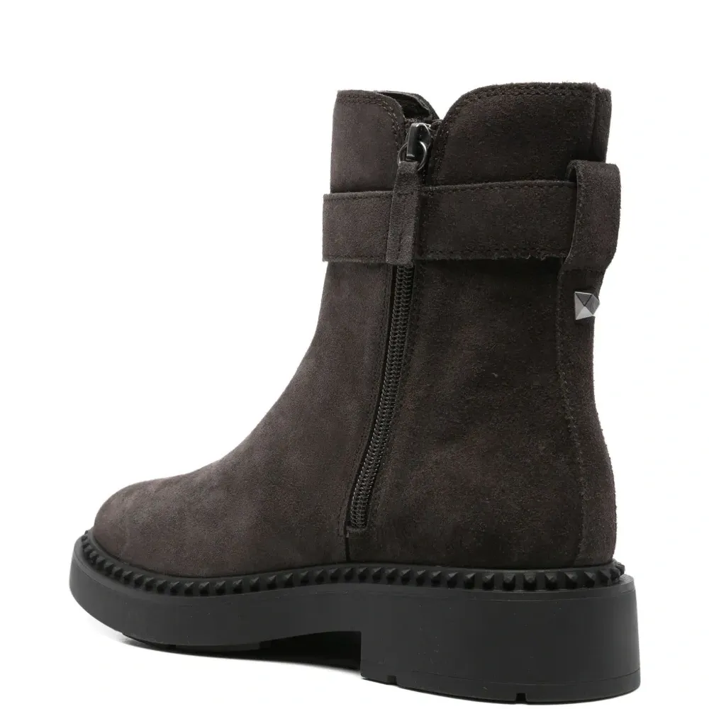 Замшевые ботинки с пряжками