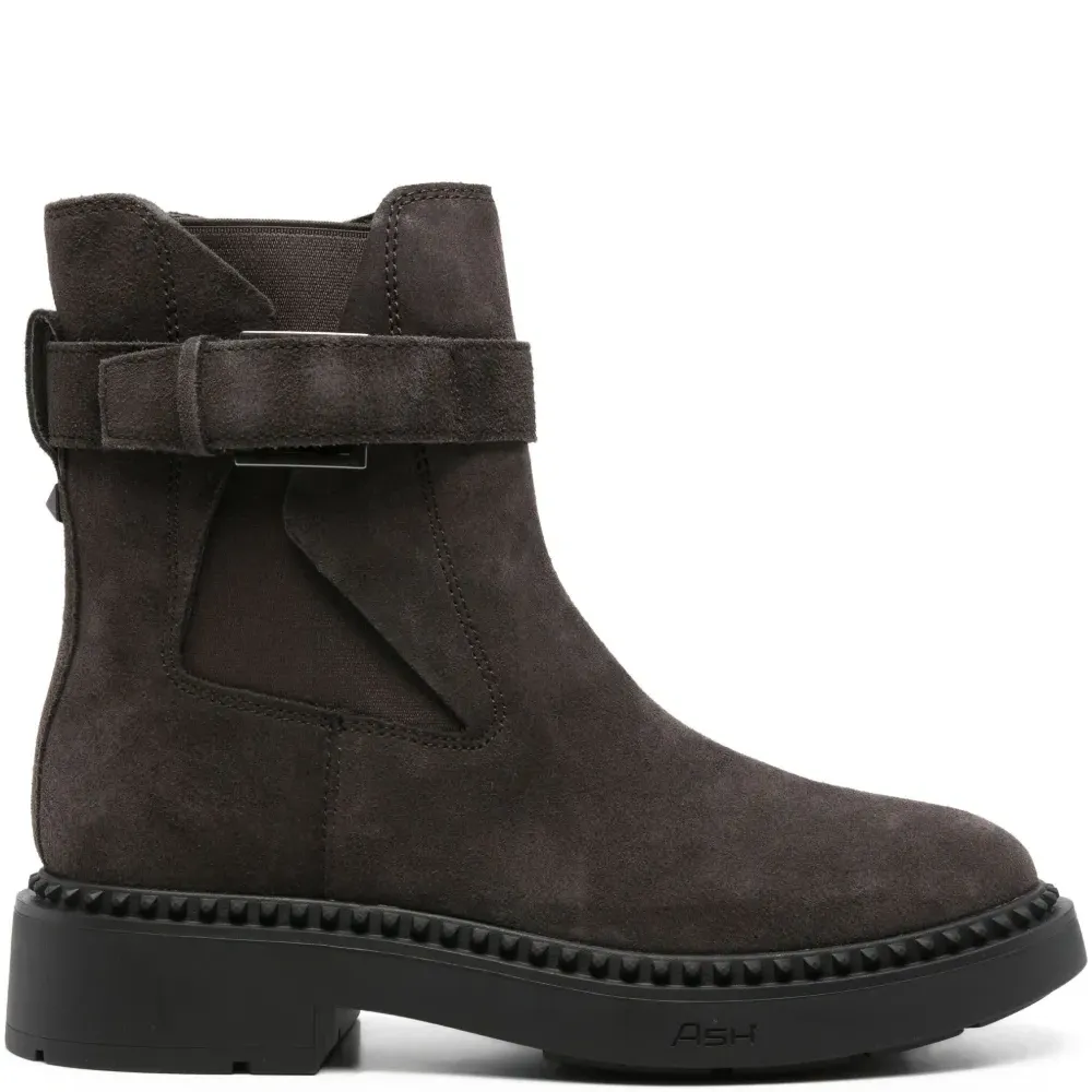 Замшевые ботинки с пряжками