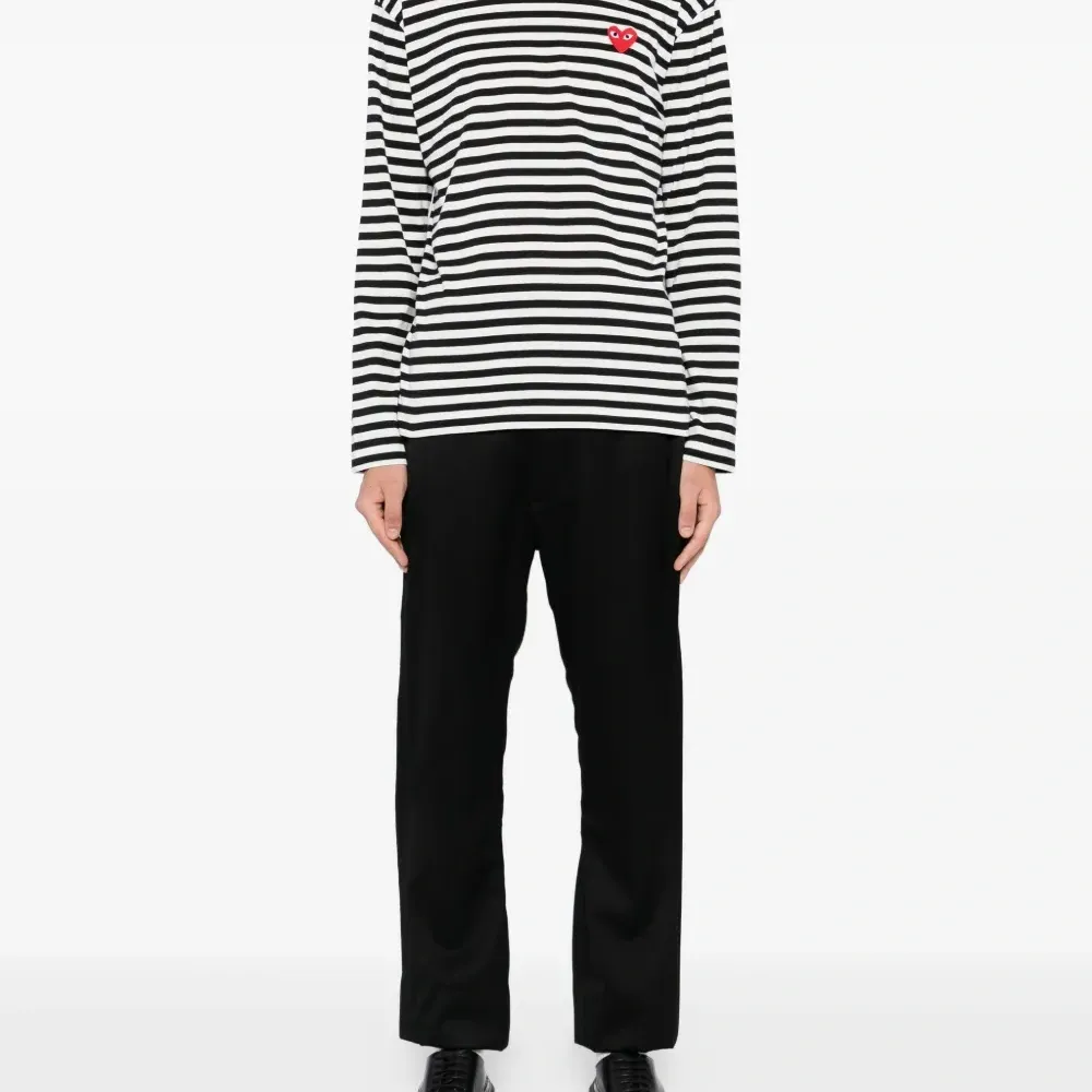 Полосатая футболка с вышивкой