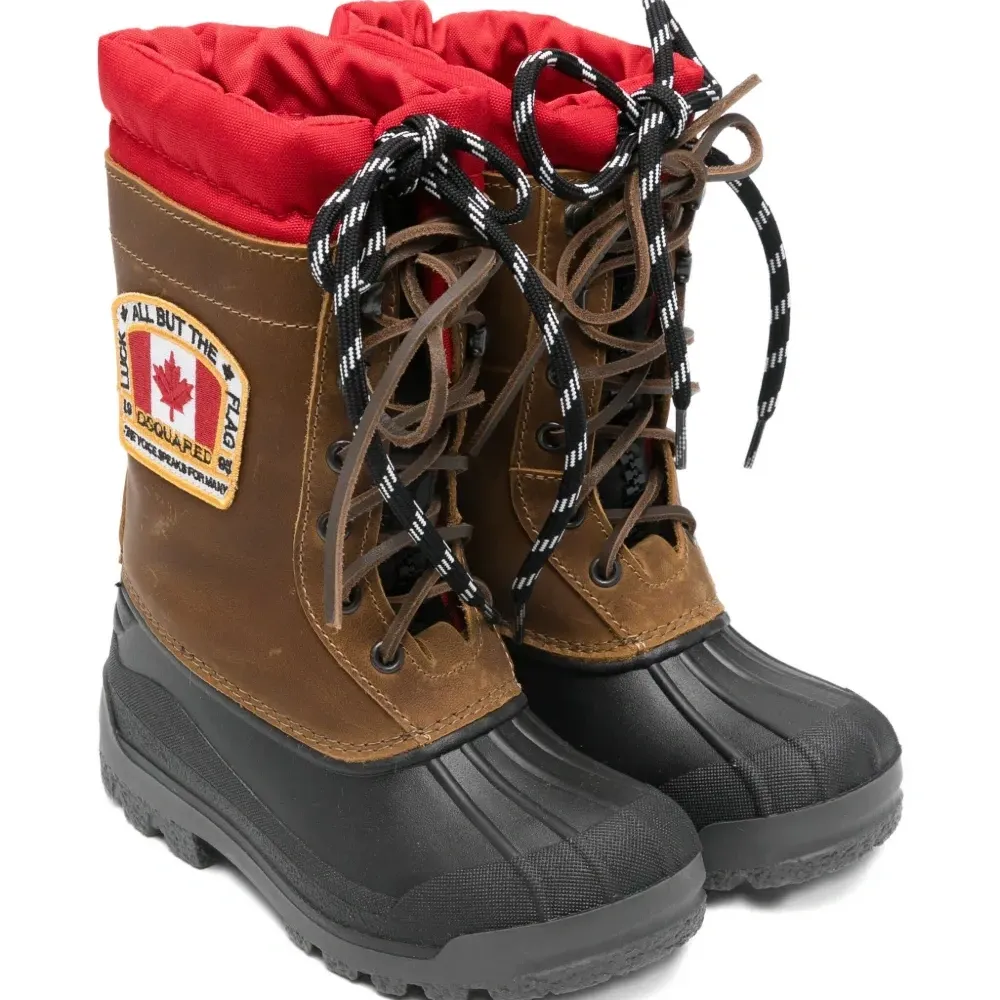 Ботинки на шнуровке с нашивкой-логотипом