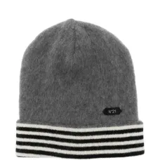 Шапка с полосатой отделкой