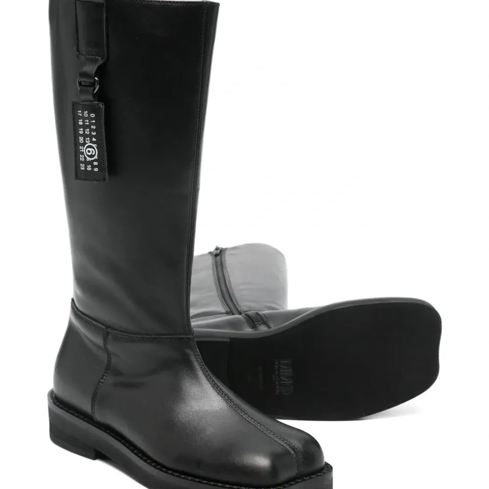 Ботинки с асимметричным носком