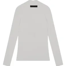 Шерстяной свитер с высоким воротником Шерстяной свитер с высоким воротником