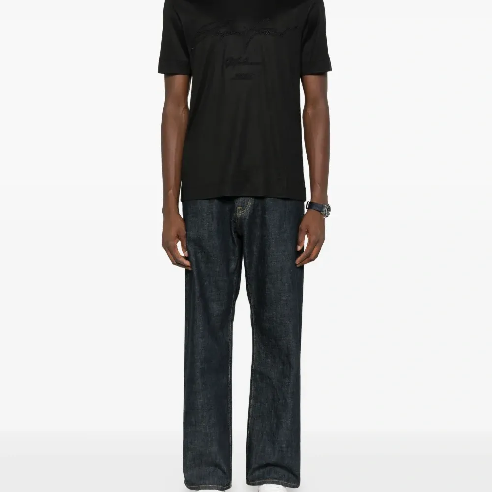 Футболка с вышивкой