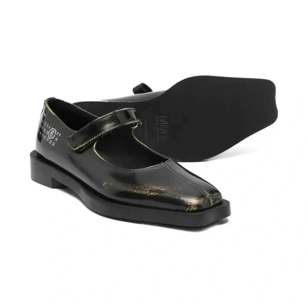 Балетки из кожи с ремешком