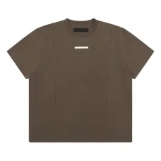 Футболка с металлическим декором