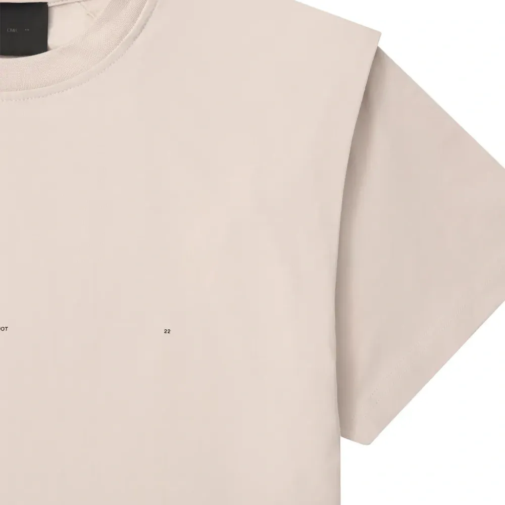 Футболка с приспущенными плечами