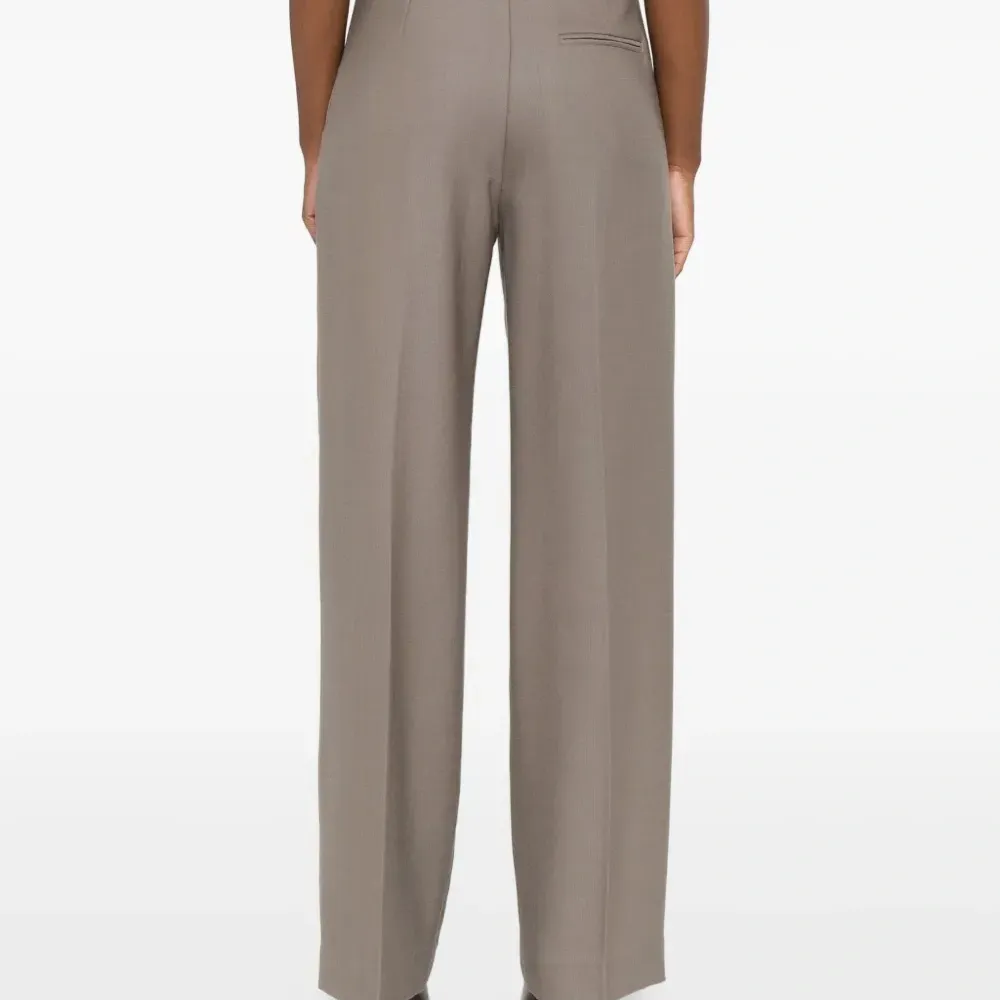 Брюки со стрелками