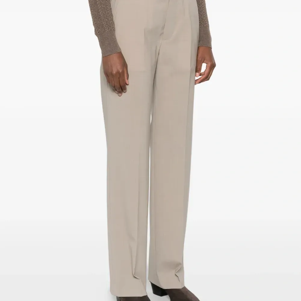 Брюки со стрелками