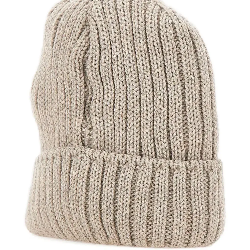 Вязаная шапка с логотипом