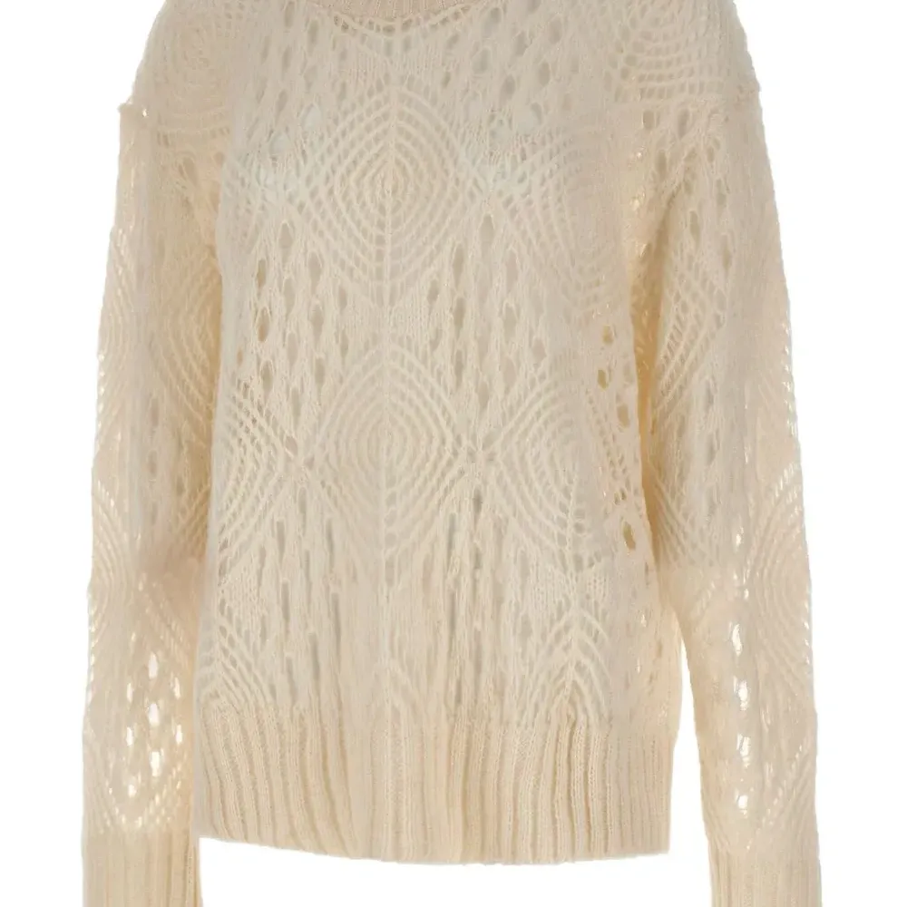 Свободно вязаный свитер с круглым вырезом