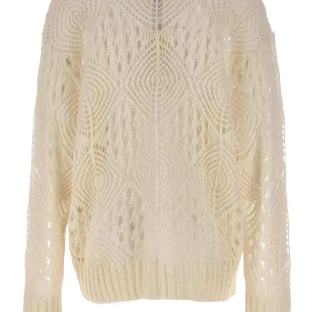 Свободно вязаный свитер с круглым вырезом