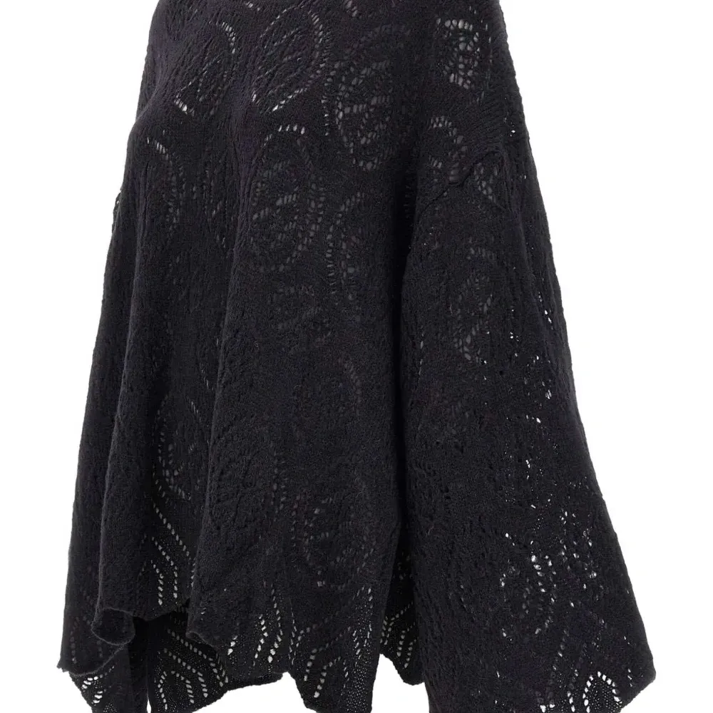 Свитер с широкой вязкой и широкими рукавами Свитер с широкой вязкой и широкими рукавами