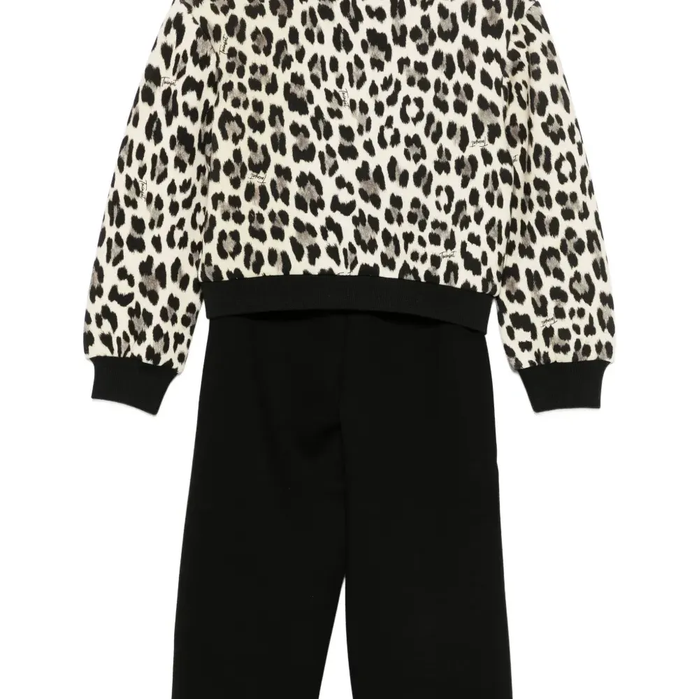 Спортивный костюм с леопардовым принтом