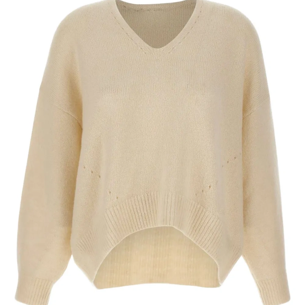 Джемпер с V-образным вырезом