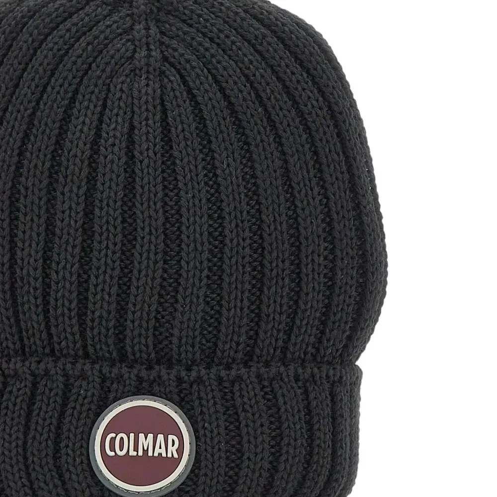 Вязаная шапка с логотипом