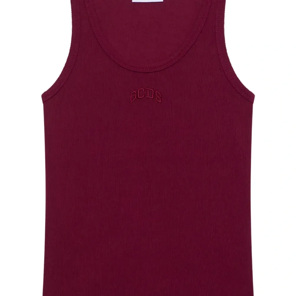 Топ с вышитым логотипом Топ с вышитым логотипом