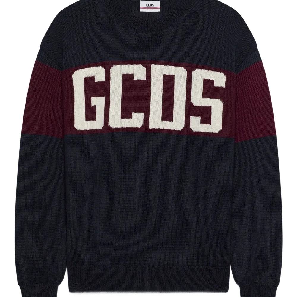 Полосатый свитер с логотипом