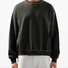 Свитер с круглым вырезом и нашивкой-логотипом