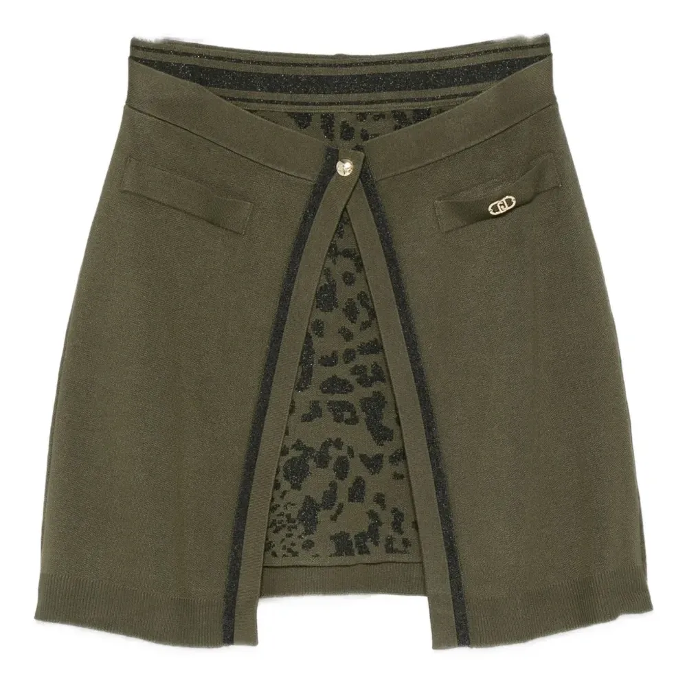 А-силуэта юбка с анималистичным принтом