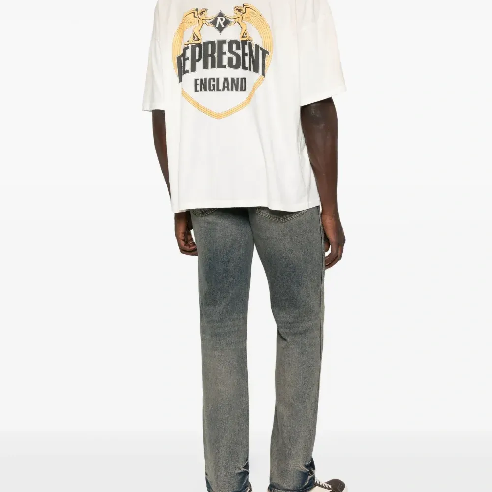 Футболка с графичным принтом