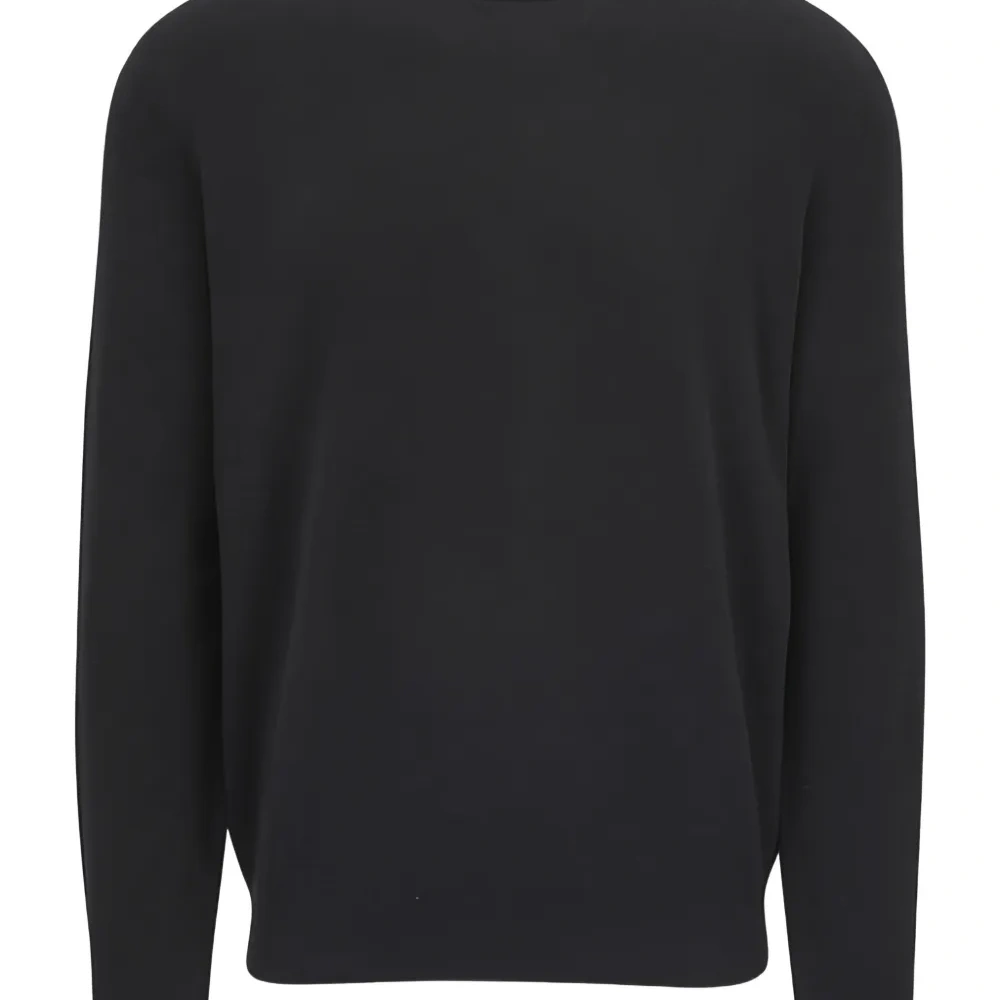 Свитер с круглым вырезом