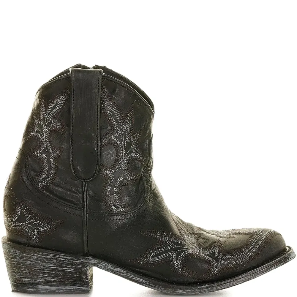 Кожаные ковбойские сапоги с вышивкой, каблук 40 мм