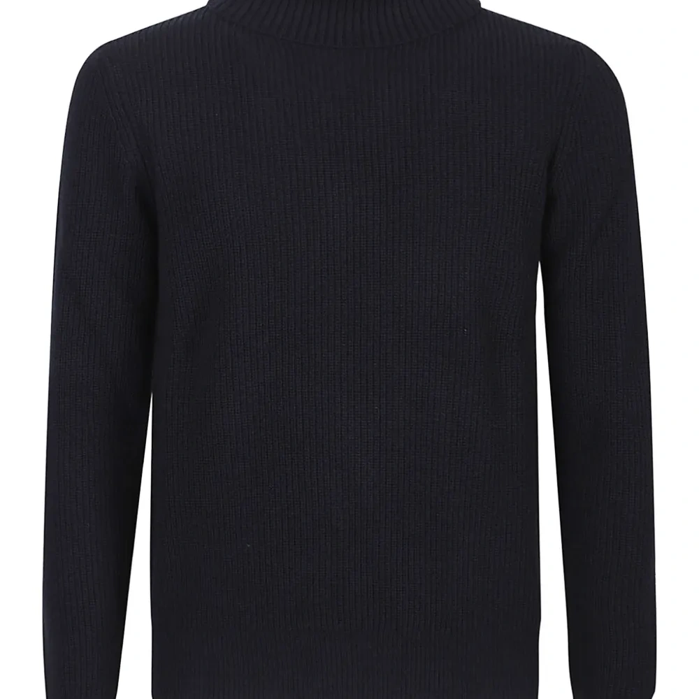 Вязаный водолазка в рубчик