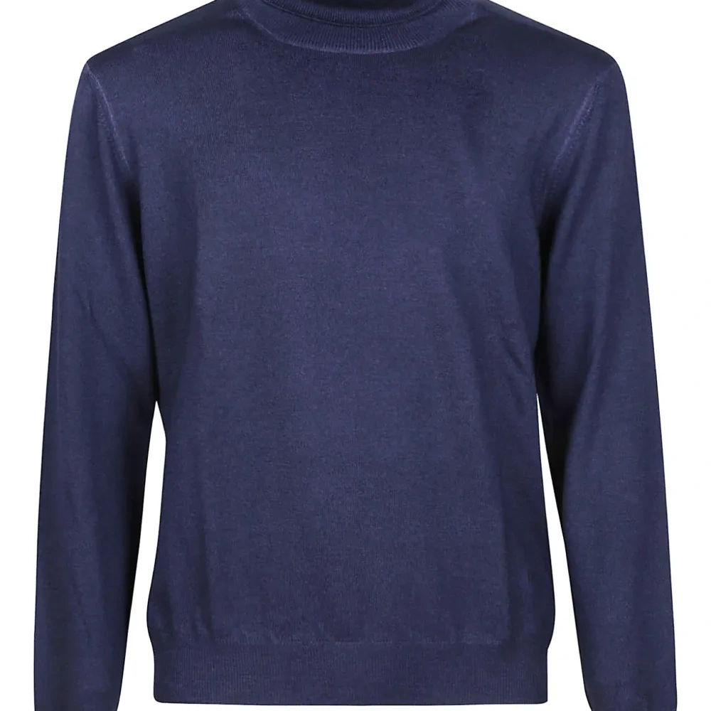 Шерстяной свитер с высоким воротником