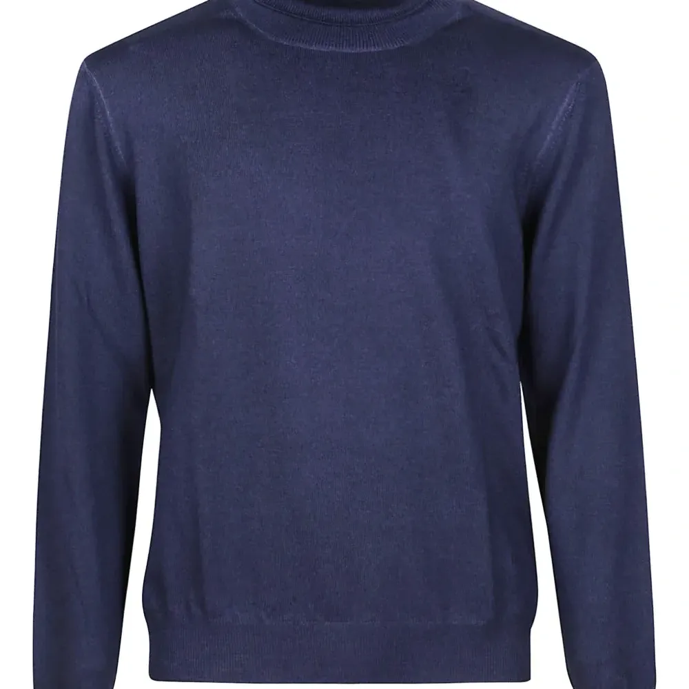 Шерстяной свитер с высоким воротником