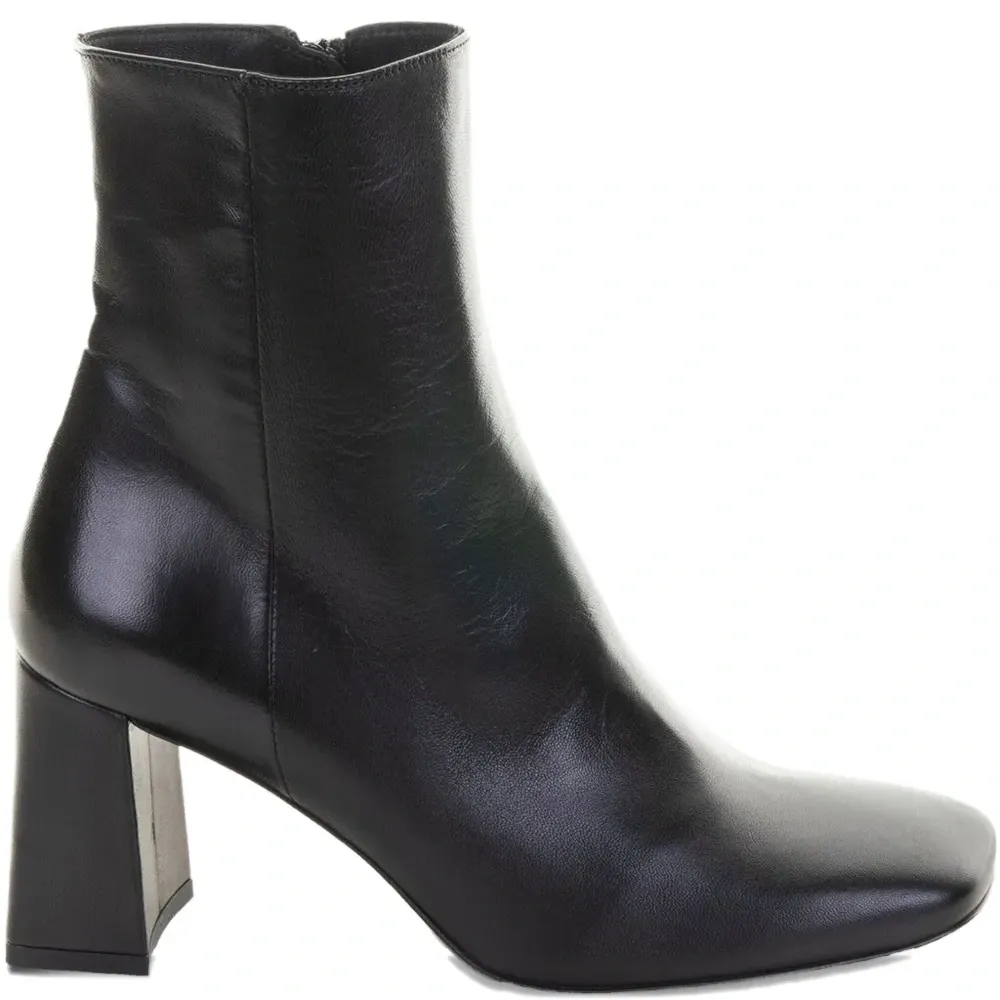 Кожаные ботинки на толстом каблуке высотой 70 мм