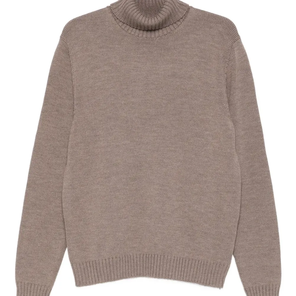 Свитер с воротником-стойкой