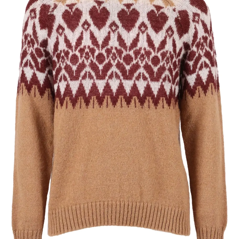 Свитер с сердечным узором