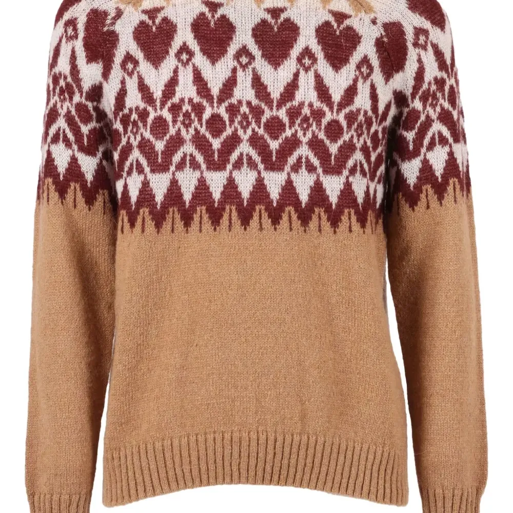 Свитер с сердечным узором