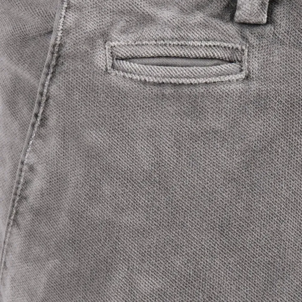 Брюки на пуговицах