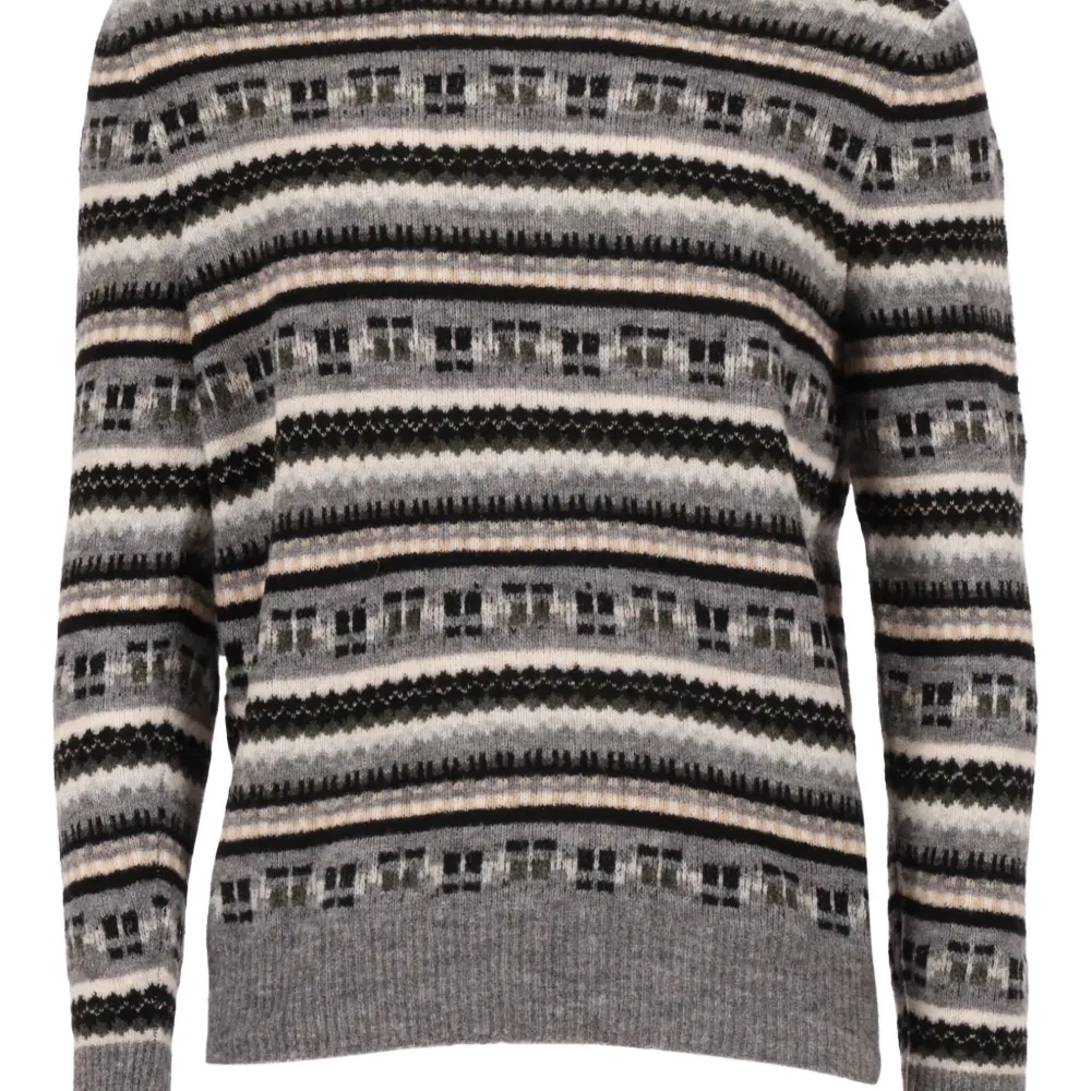 Свитер с круглым вырезом