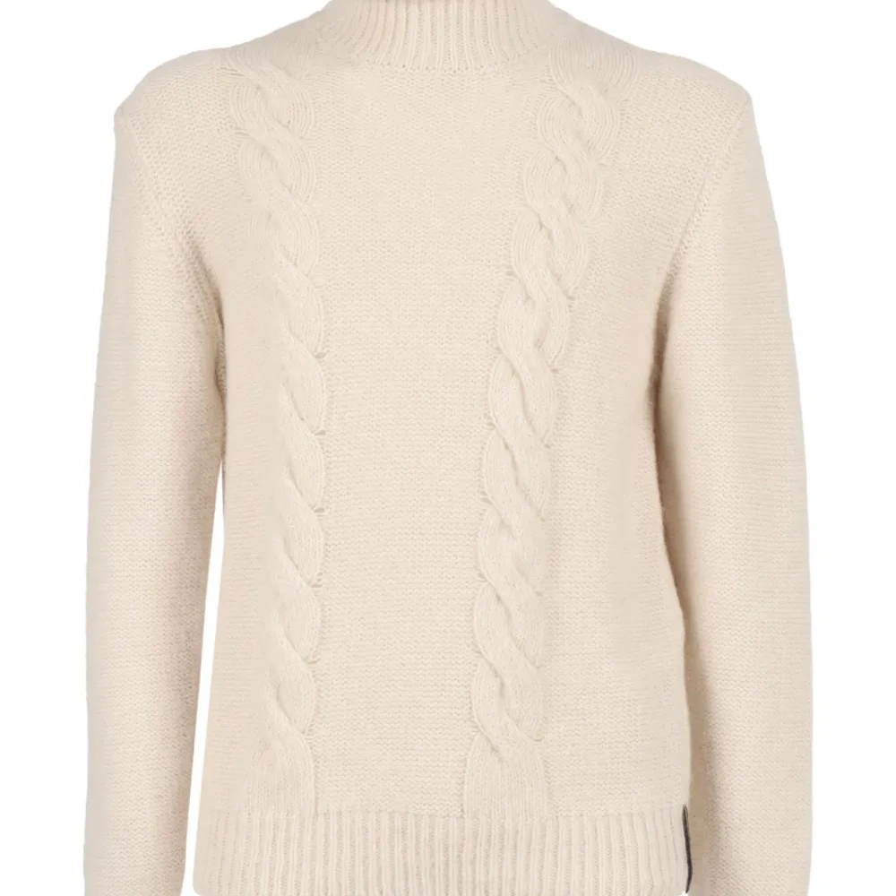 Вязаный свитер с воротником-гольф