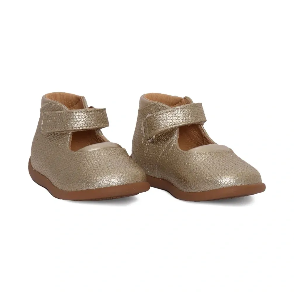 Босоножки на каблуке с текстурным ремешком