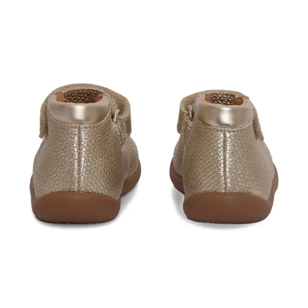 Босоножки на каблуке с текстурным ремешком