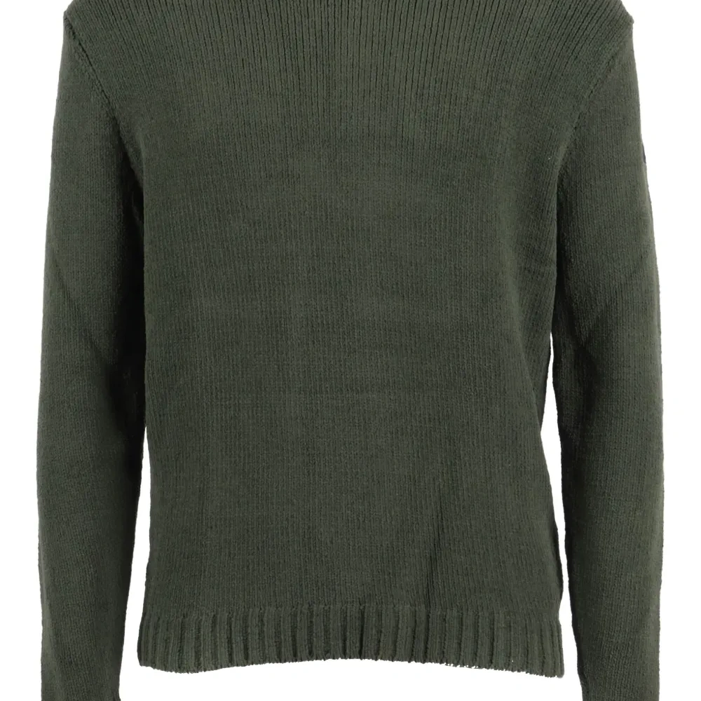 Свитер с круглым вырезом