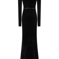 Платье с открытыми плечами и поясом