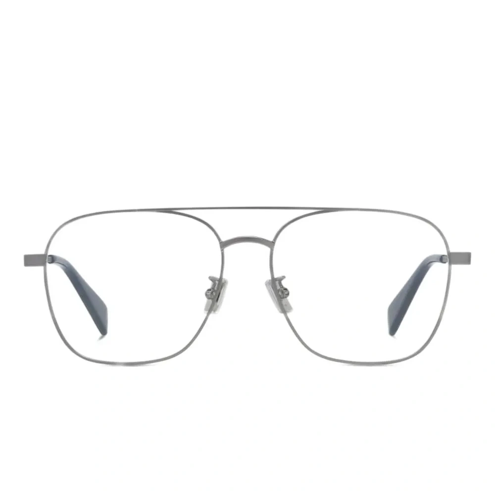 Очки в квадратной оправе